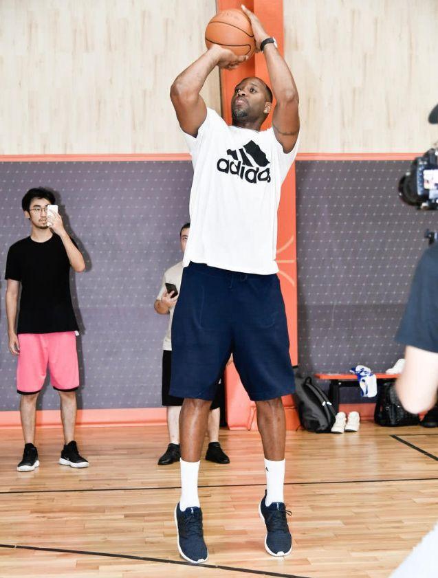 曼城斯特林末节进球助球队获胜（斯特林末段破门助曼城取胜）