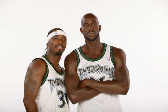 鹈鹕vs篮网前瞻：伤病潮下的突围，鹈鹕盼终结五连败颓势（鹈鹕对篮网前瞻：伤停潮中谋破局，鹈鹕力争终结五连败）