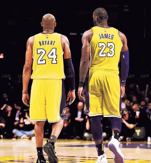 记者：莱比锡有意用霍伊伦取代谢什科，霍伊伦明确表示不想去（莱比锡考虑以霍伊伦顶替谢什科，但霍伊伦已明确拒绝加盟）