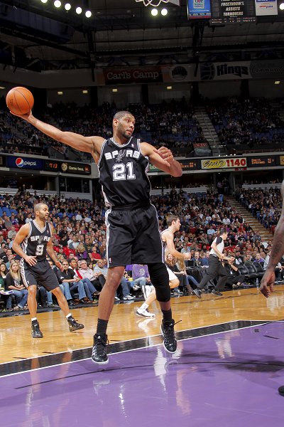 马丁内斯称赞B费：他是助攻之王，曼联在他上场时截然不同（马丁内斯力挺B费：助攻王在阵，曼联判若两队）